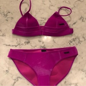 TRIANGL SWIMSUIT SET
